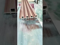 डब्ल्यूपीसी दीवार पैनल आंतरिक दीवार सजावटी लोकप्रिय दीवार आवरण लकड़ी का रंग