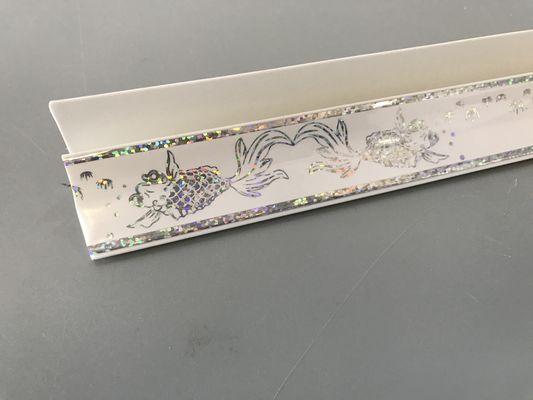 गोल्डफिश सतह डिजाइन पीवीसी एक्सट्रूज़न प्रोफाइल शीर्ष कॉर्निस प्रकार 5.9 5 मीटर