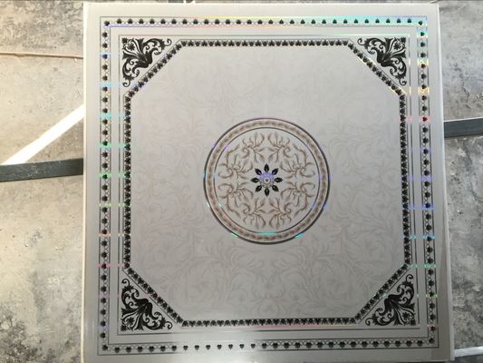 गर्म मुद्रांकन सतह निविड़ अंधकार स्नानघर छत पैनल विभिन्न रंग / शैली